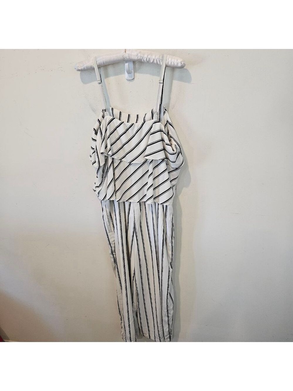 Women's MELLÓ DAY White & Black Striped Ruffle Cropped Jumpsuit M Pockets! - Picture 7 of 9
